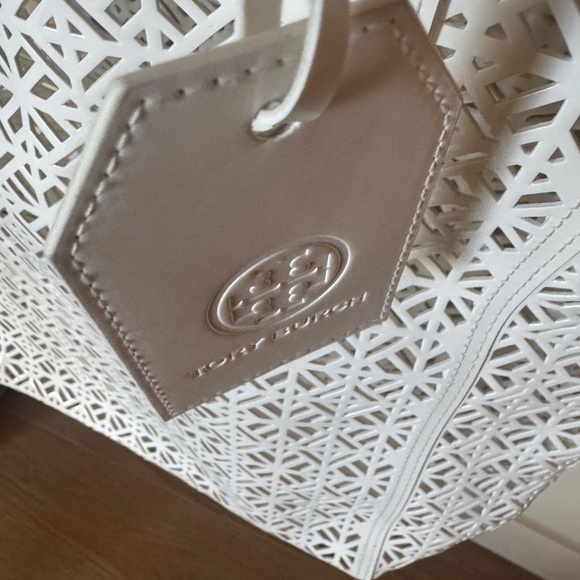 Tory Burch Laser Cut Tote in white PVC - Picture 2 of 5